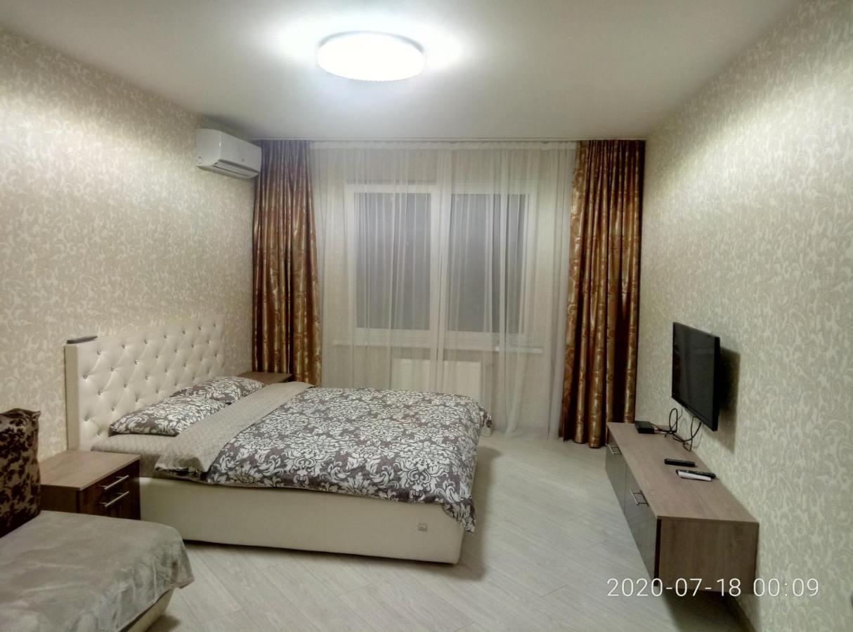 Просторные Апартаменты Бариса Гмыри 14Б Kiev Luaran gambar