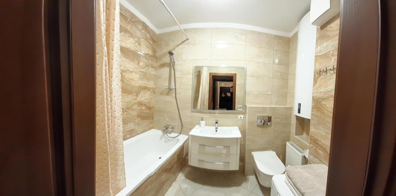 Просторные Апартаменты Бариса Гмыри 14Б Kiev Luaran gambar